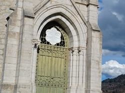 Chateau Bayard et tour d'Avalon